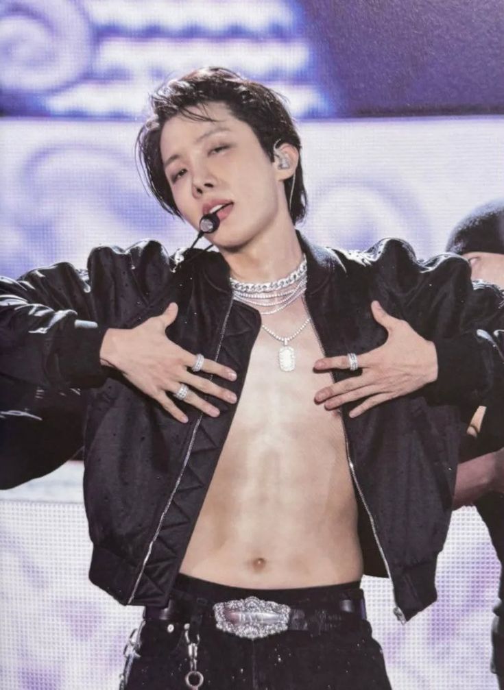 nosferatus1's tweet photo. @vieviezr @BusanPrkJimin now what? https://t.co/lqNMfehJR2