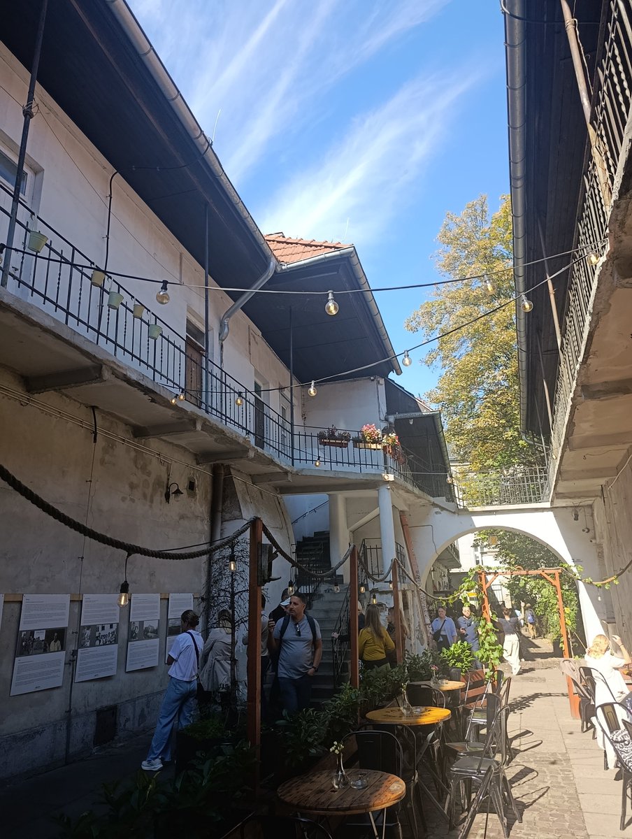 princeznavik's tweet photo. Spent today exploring Kazimierz in Kraków. Such a beautiful and atmospheric part of the city. 🖤

• goddess findom femdom paypig humanatm finanční otrok • https://t.co/TANpDMiTIH