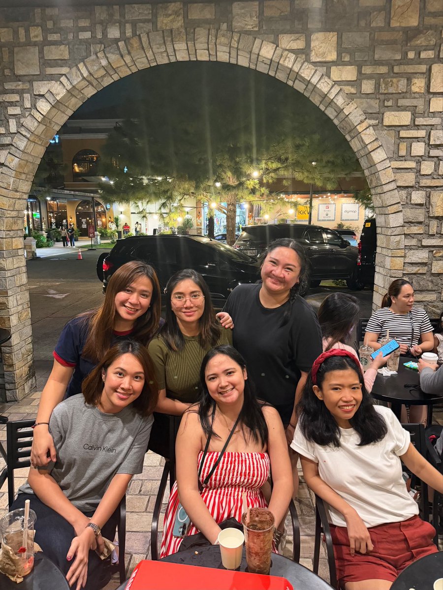 aikabubear's tweet photo. Las chicas faboritas, 

muchas gracias, Lord, por este montón de bichos raros, llamo mejor chicas— de por vida. 🤗✨

@hejatycamica https://t.co/DML7KWJySa