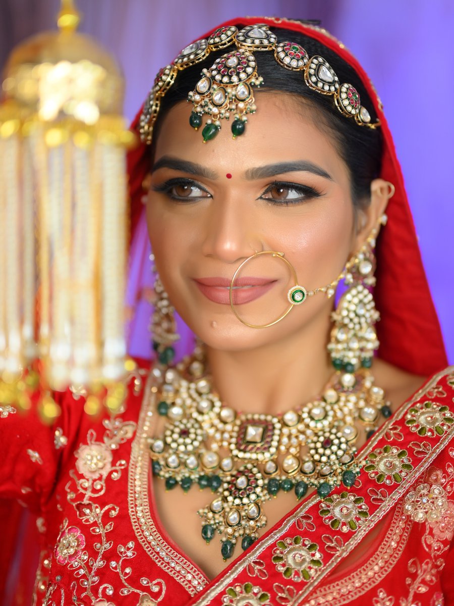 FernandoRi1wpv's tweet photo. Regal elegance in every detail. Traditional roots meet modern grace for our stunning bride, from gold-shimmer eyes to a perfect red lehenga—a look that truly speaks royalty. https://t.co/E6FBCHyXtC