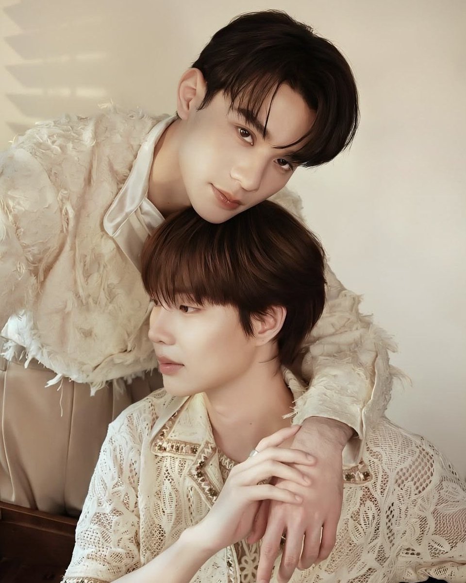 hubboyslove's tweet photo. KengNamping levaram o prêmio de ‘Melhor Química do Ano’ no FEED X KHAOSOD Awards. #FEEDxKHAOSODAwards2026 https://t.co/c7cwMMyniZ
