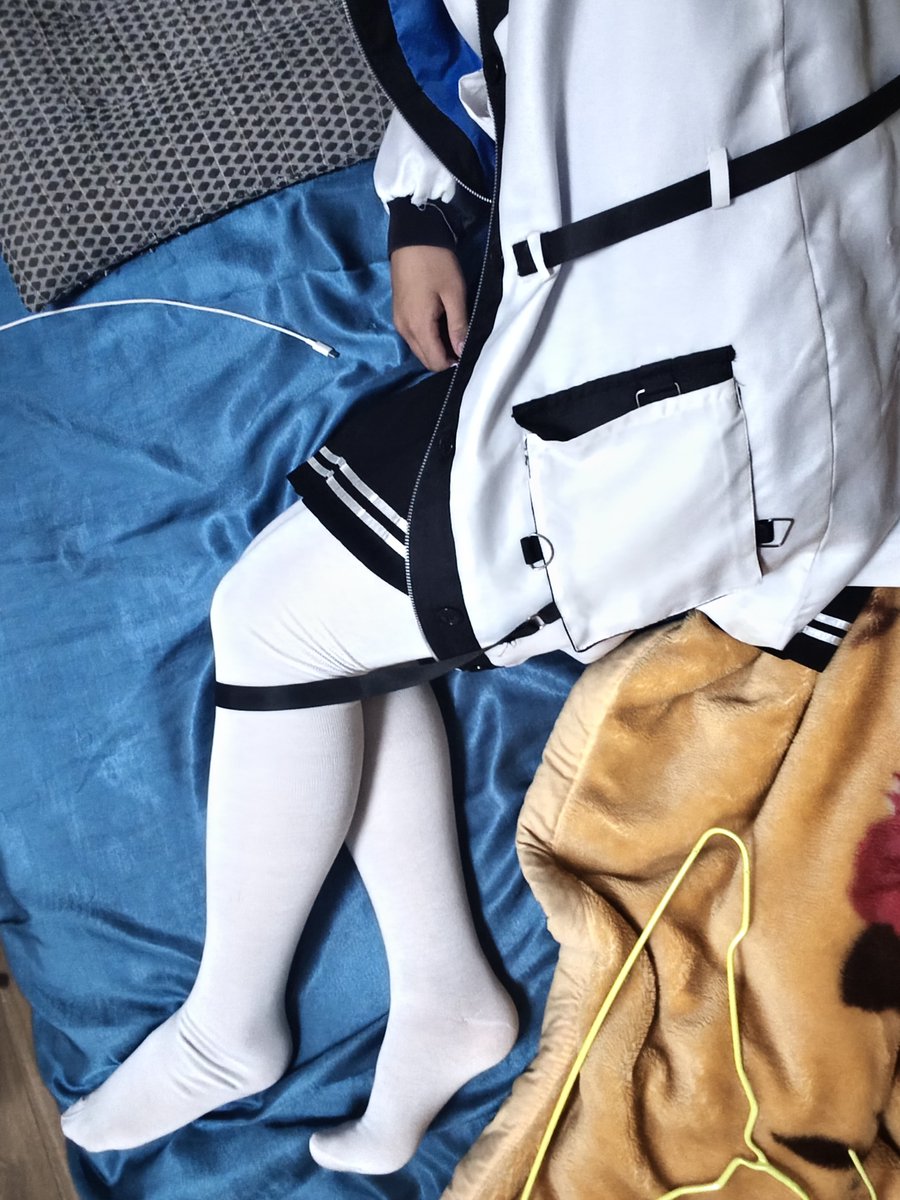 KEYxkmr's tweet photo. 搞抽象可比色色有意思多了😋发疯发疯～耍起耍起～ https://t.co/DonbZ7VS7I