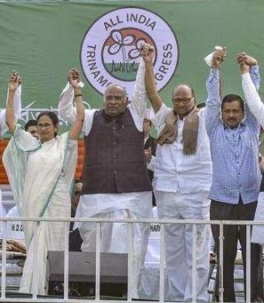 anarazfufaparty's tweet photo. @INCIndia दोनों एक ही थाली में खाना खा रहे हो और जनता को बेवकूफ बना रहे हो ये नहीं चलेगा https://t.co/UlicOyjPBB