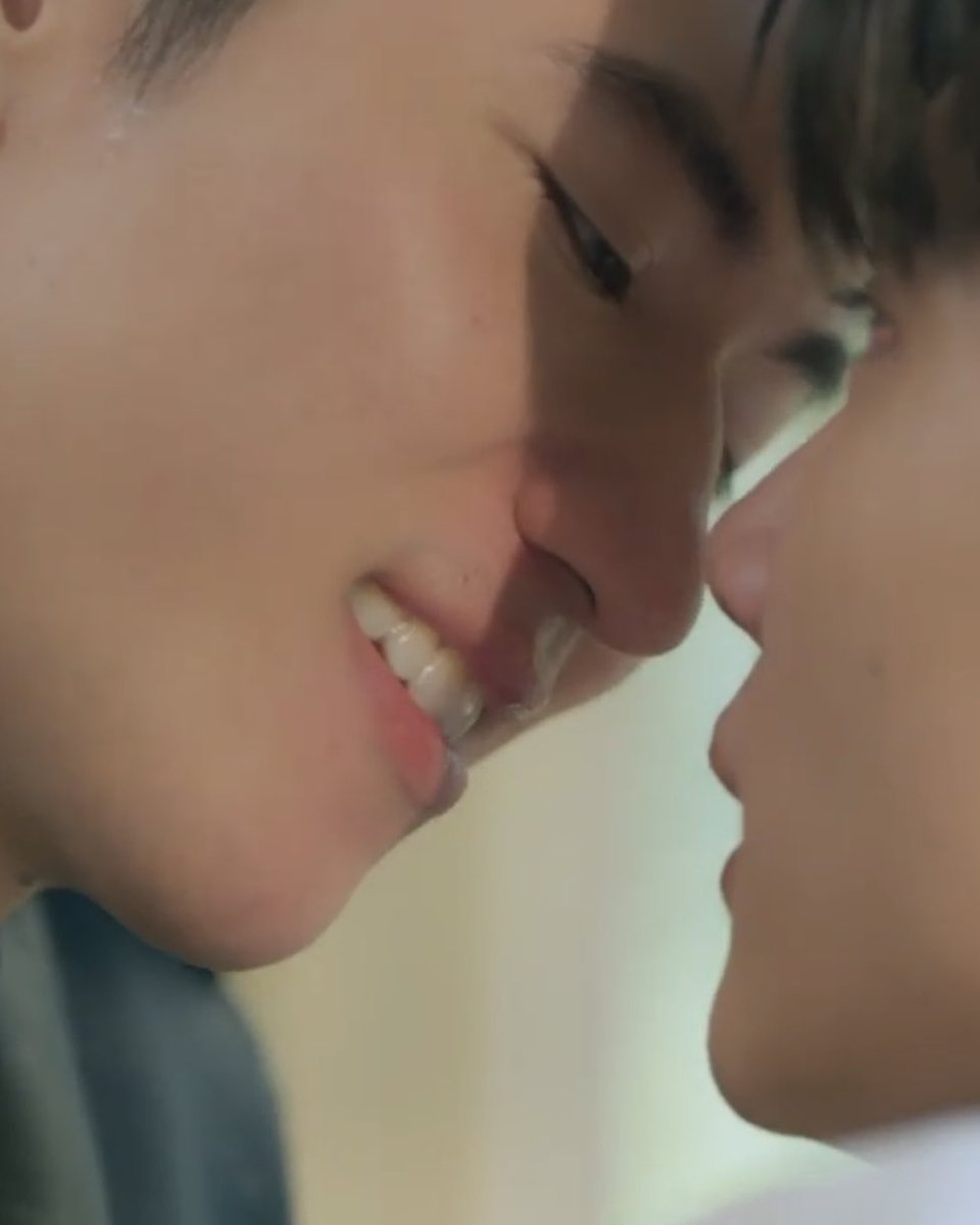 insoniverse's tweet photo. คิดถึงพี่ทหารยศร้อยเอกชื่อย่อภพธีร์ ที่ชอบทำหน้าหล่อๆยิ้มชั่วๆตามจีบเมียเก่าไปวันๆ แกก็กลับมายิ้มชั่วให้ฉันดูอีกdiwa https://t.co/puVU1YYM5l