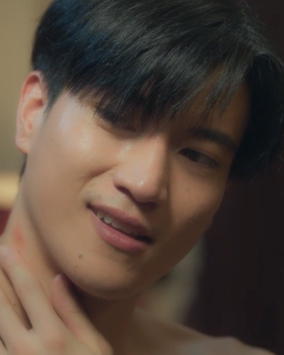 insoniverse's tweet photo. คิดถึงพี่ทหารยศร้อยเอกชื่อย่อภพธีร์ ที่ชอบทำหน้าหล่อๆยิ้มชั่วๆตามจีบเมียเก่าไปวันๆ แกก็กลับมายิ้มชั่วให้ฉันดูอีกdiwa https://t.co/puVU1YYM5l