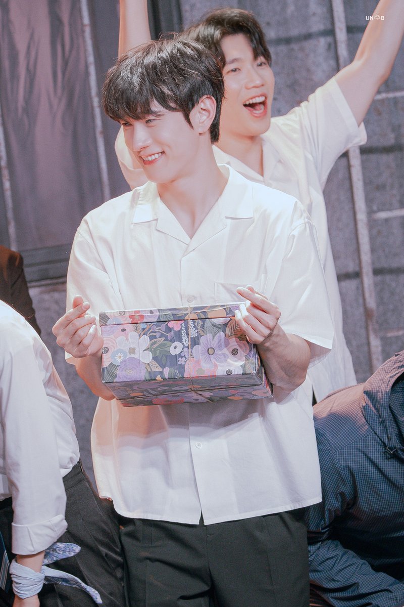 Freeze_B_'s tweet photo. 260926밤
연극 #쇄골에천사가잠들고있다 무대인사

키리노 요시오 役 #김서환
사카모토 토루 役 #허영손 https://t.co/jj5F53IZOz