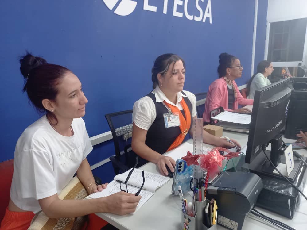 Yanileysd's tweet photo. 👉Se prepara el personal externo e interno para fututo reclutamiento de Ejecutivo de Punto de Venta en #Mayabeque 
#EtecsaConCuba https://t.co/GAHoEoqhWH