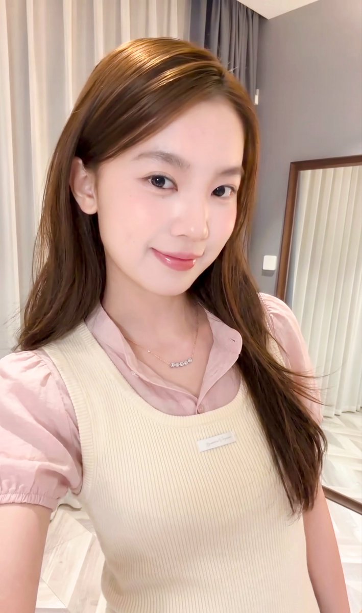 1Lunaeb3's tweet photo. GM good morning 

Mong hôm nay sẽ là một ngày làm việc đầu tuần tràn đầy năng lượng của các bạn

Chúc cả nhà một ngày vui https://t.co/KtKHvqmTah