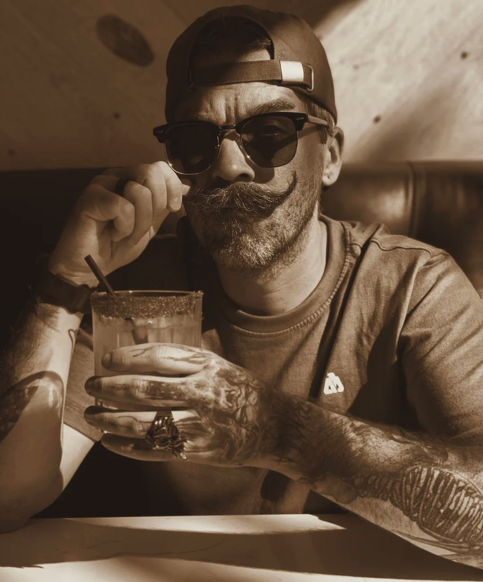 CesarGilditi's tweet photo. Cheers. This is me. I am Thomas. I create art. Life is crazy. Never give up or surrender to the normal, systematic pressure telling you to abandon yourself. Protect your fire and your love of living freely, beyond all negativity. We manifest https://t.co/gpJRDNgNwe