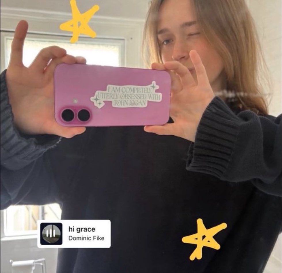iversfairy's tweet photo. lembrei quando india postou essa foto e no mesmo dia tivemos antonio comentando sobre ela sem nem ter reparado no adesivo e quando comentaram ele teve o maior fangirl ataque we used to be a proper country https://t.co/Y6pxCcVBxC