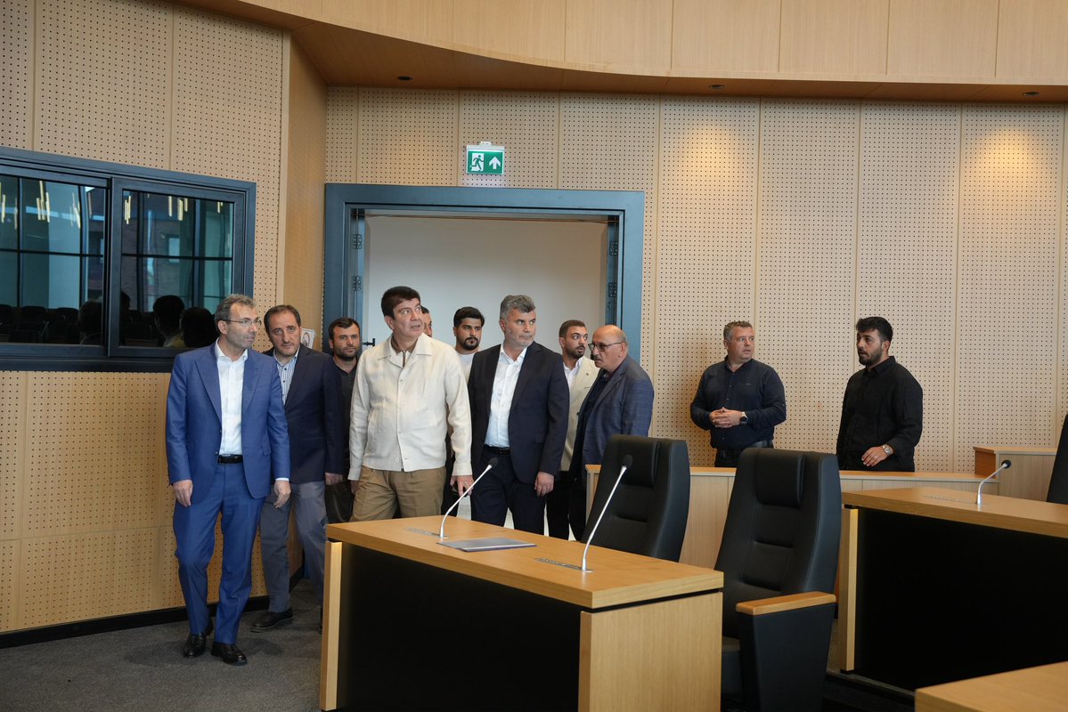 ahmetcinpendik's tweet photo. AK Parti MKYK Üyemiz Menderes Türel ile birlikte, yapımını tamamlayarak Pendik'imize kazandırdığımız Yeni Ana Hizmet Binamız ve Kent Meydanımızı gezdik, kendisine projemizi yerinde tanıtma fırsatı bulduk. 

Nazik ziyaretleri için kendilerine teşekkür ediyorum. https://t.co/4gvolYRjhh