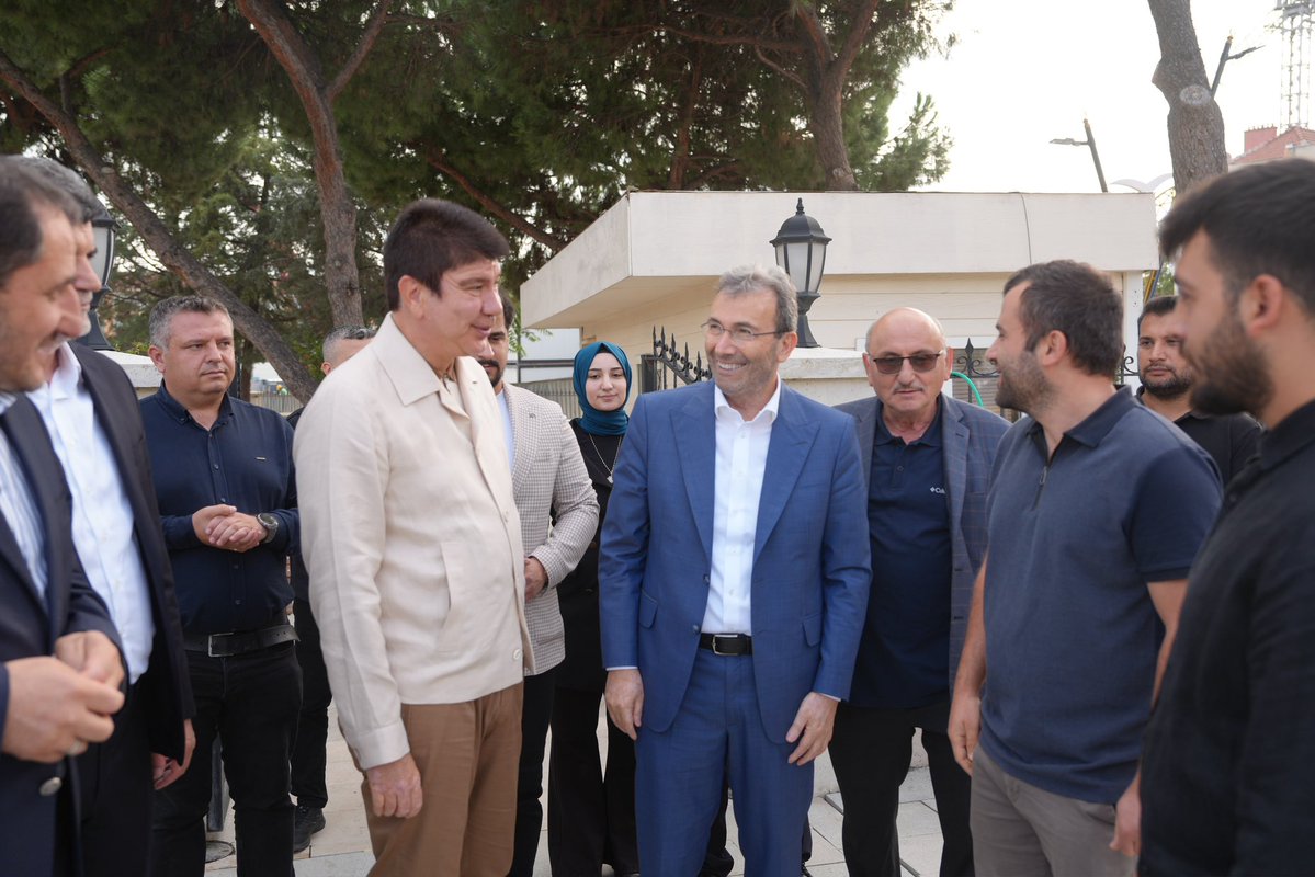 ahmetcinpendik's tweet photo. AK Parti MKYK Üyemiz Menderes Türel ile birlikte, yapımını tamamlayarak Pendik'imize kazandırdığımız Yeni Ana Hizmet Binamız ve Kent Meydanımızı gezdik, kendisine projemizi yerinde tanıtma fırsatı bulduk. 

Nazik ziyaretleri için kendilerine teşekkür ediyorum. https://t.co/4gvolYRjhh