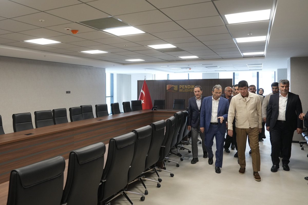 ahmetcinpendik's tweet photo. AK Parti MKYK Üyemiz Menderes Türel ile birlikte, yapımını tamamlayarak Pendik'imize kazandırdığımız Yeni Ana Hizmet Binamız ve Kent Meydanımızı gezdik, kendisine projemizi yerinde tanıtma fırsatı bulduk. 

Nazik ziyaretleri için kendilerine teşekkür ediyorum. https://t.co/4gvolYRjhh