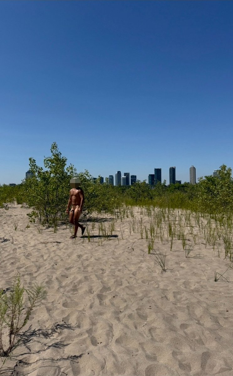 JadenWu73073's tweet photo. Hot day at the beach #hanlans #hanlanspoint #nudebeach #nudist #beach #toronto https://t.co/oiB7qFxEf6