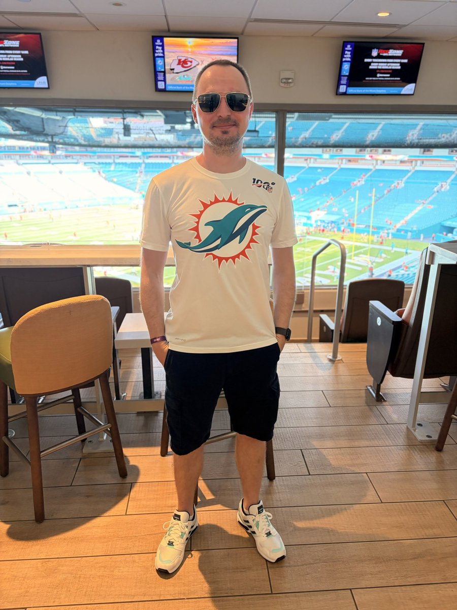 mcel90's tweet photo. Let’s go Dolphins! #KCvsMIA

#rtlnfl https://t.co/tjxzQvUcOx