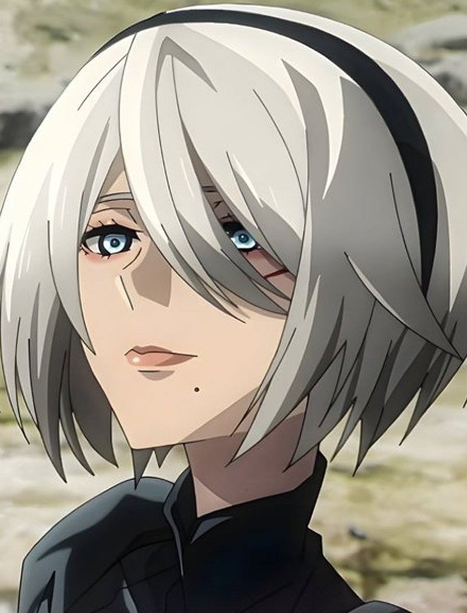 SomosKudasai's tweet photo. El creador Yoko Taro confesó que desarrolló NieR: Automata haciendo lo que quería y buscando ocultarse de Square Enix para evitar que interfirieran con su proyecto.

Resulta que la directiva apenas esperaba vender 300,000 copias en todo el mundo y la producción solo se aprobó porque el productor amenazó con renunciar si no le daban luz verde. Por si fuera poco, Taro estuvo a punto de ser despedido al negarse a cumplir con el horario de oficina, defendiendo todo el tiempo que él solo diseñaba un juego normal para gente normal.

El proyecto que los ejecutivos veían con desconfianza y cuyo director desafió todas las normas corporativas terminó superando las 10 millones de copias vendidas en todo el mundo.