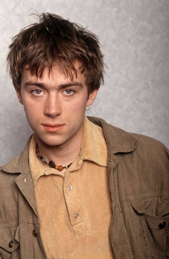 diddle_dingle's tweet photo. Angels are real, and its damon albarn https://t.co/djNne4K3qn