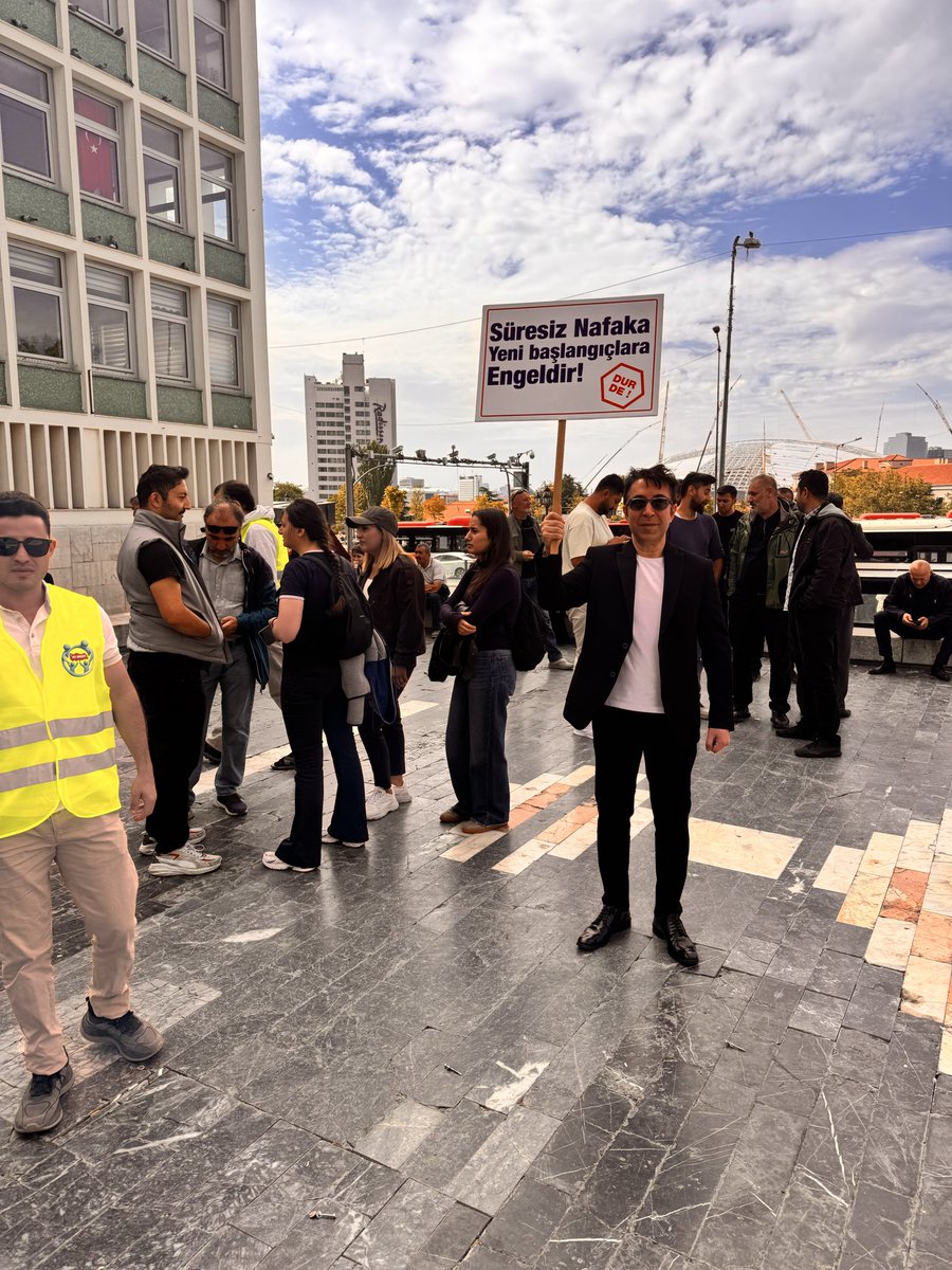 xyz1942671's tweet photo. #SüresizNafaka yargı kanalı ve avukatlar işbirliği ile erkeğe ömür ekonomik şiddettir.
Şiddete dur diyoruz..
Kadına ödenen yoksulluk nafakası en fazla 1 yıl olmalıdır.
Aile bakanlığı ve adalet bakanlığını sesimizi duymaya davet ediyoruz.
@RTErdogan
@MahinurOzdemir
@Akingurlek https://t.co/5rHwQc4Kpw