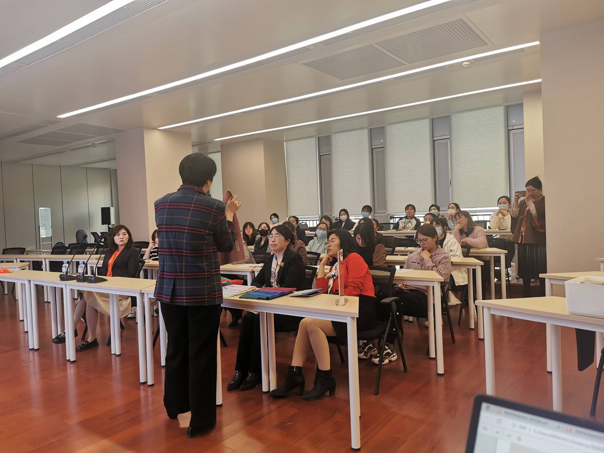 ColleneNanlb's tweet photo. Acabo de completar un taller de comunicación intercultural hoy! Aprendí trucos geniales para interactuar mejor con personas de diferentes orígenes, muy útil para mi trabajo. #Capacitación #Aprendizaje https://t.co/fU4EgBSA4C
