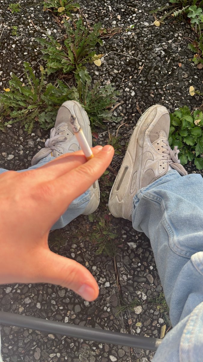 Leonherr19's tweet photo. Welcher Loser zahlt mir die nächsten Zigaretten 😈

#cashmaster #master #cashmaster #alpha #moneydrain #blackmail #slave
#moneyslave #zahlsau #zahlsklave #findom #paypig #zahlschwein #payandgo https://t.co/oZaCACrqIH
