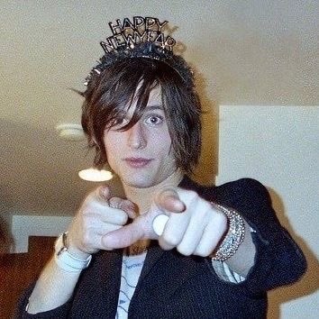 rosecolordbass's tweet photo. When they say they don’t make white boys like that anymore they’re talking about him https://t.co/Fv4W4qpiDT