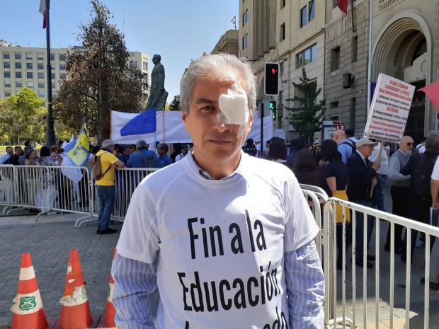 solo_gemma's tweet photo. El vago Mario Aguilar repitiendo la minuta de la marxista @PamJiles para desprestigiar al @PresidenteKast 
El responsable de la mala educación de cientos jóvenes!
El golpista número 1 del 18-O, amigo de terroristas y pirómanos. Los datos! #FueGolpe #ProscribirAlPartidoComunista https://t.co/c85OjY4uRl