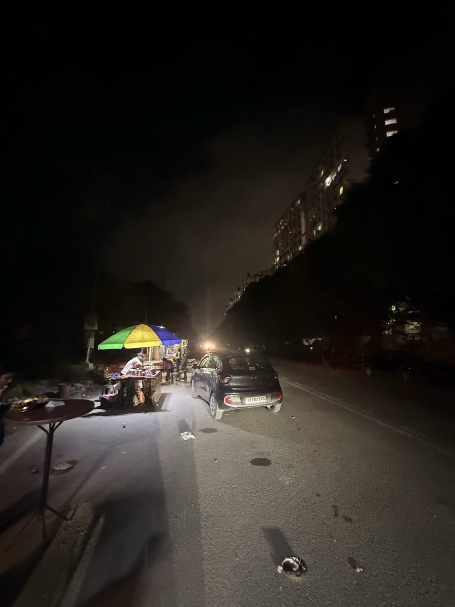 iamloppy4u's tweet photo. Total blackout on the main stretch outside Logix Blossom Greens, Zest &amp; Gulshan in Sector 143. Street lights are completely non-functional despite high footfall and local vendors along the road. Extremely unsafe after dark.

@noida_authority @CeoNoida @dmgbnagar https://t.co/xKQVJSXQUj