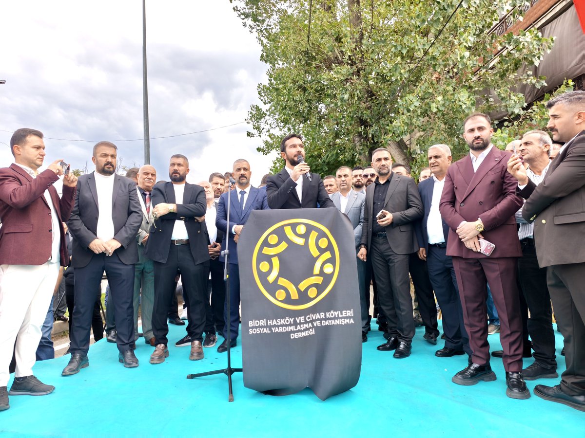 ZekiAras16's tweet photo. Dernekler sadece birer buluşma noktası değil, gençlerimize değerlerimizi aktaracağımız birer eğitim ve kültür yuvasıdır. 

Açılışını yaptığımız Bıdri Hasköy ve Civar Köyleri Derneği’nin hayırlı hizmetlere, güzel nesillerin yetişmesine vesile olmasını diliyorum. 

Derneğin kıymetli başkanı Naim Kayaalp ve güzide yönetimini tebrik ediyorum.