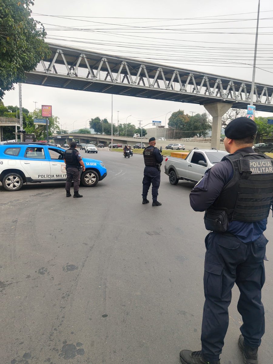 PMERJ's tweet photo. ➡️ #PTOU - Patrulhamento Transportado em ônibus Urbano, sendo realizado por policiais da #6BPM, no bairro de São Cristóvão, na Zona Norte do Rio de Janeiro, neste domingo (27).
#ServireProteger #PMERJ #PTOU #6BPM https://t.co/C6fNt0kjsp
