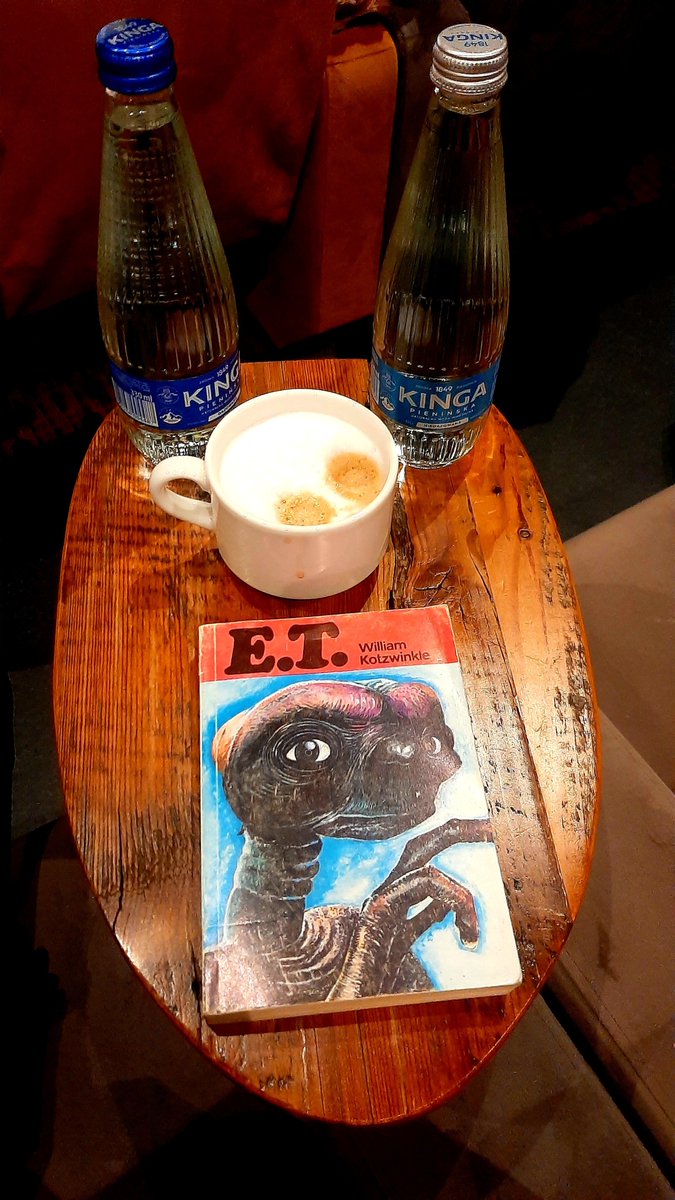PaulinaKosowsk3's tweet photo. #et #kotzwinkle #spielberg #book #literature #kino #film #movie #cappuccino #water https://t.co/UtfQuSNQh1