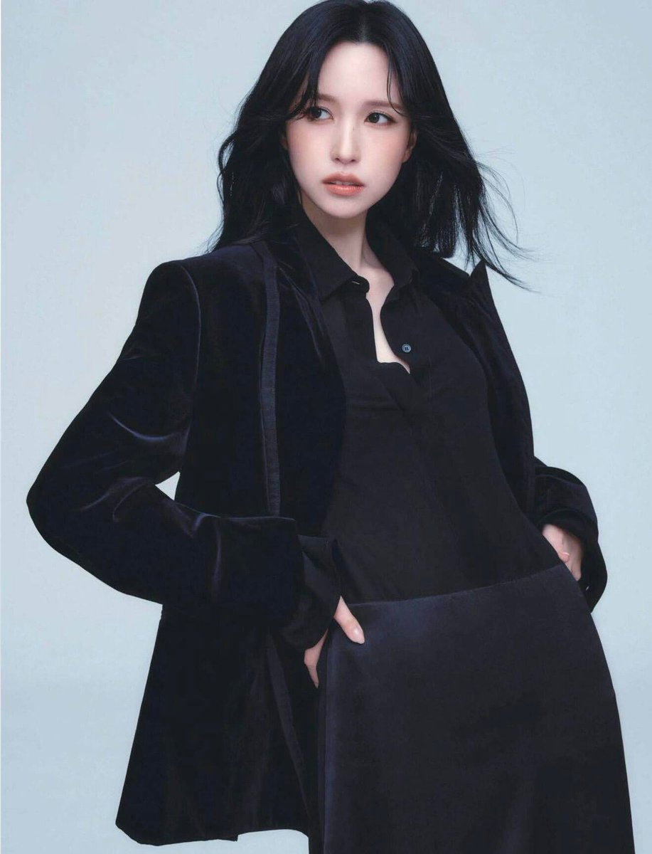 godmitzu's tweet photo. MINA FOR ELLE JAPAN OMG LOOK AT HER https://t.co/UXeTiXH39m