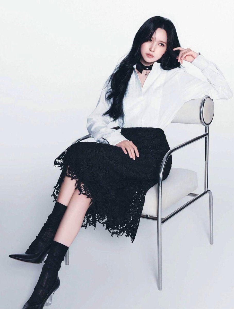 godmitzu's tweet photo. MINA FOR ELLE JAPAN OMG LOOK AT HER https://t.co/UXeTiXH39m