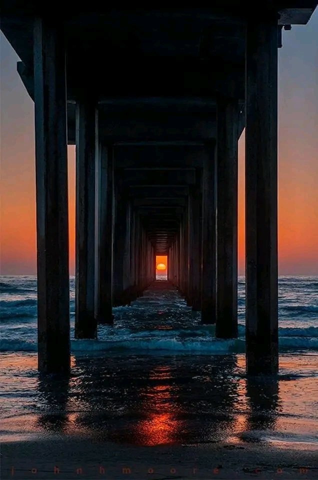 Hana_b30's tweet photo. Only Two times a year sunset aligns perfectly with the pier at La Jolla, California.
πΈ John H. Moore https://t.co/6fLGUzxpSZ