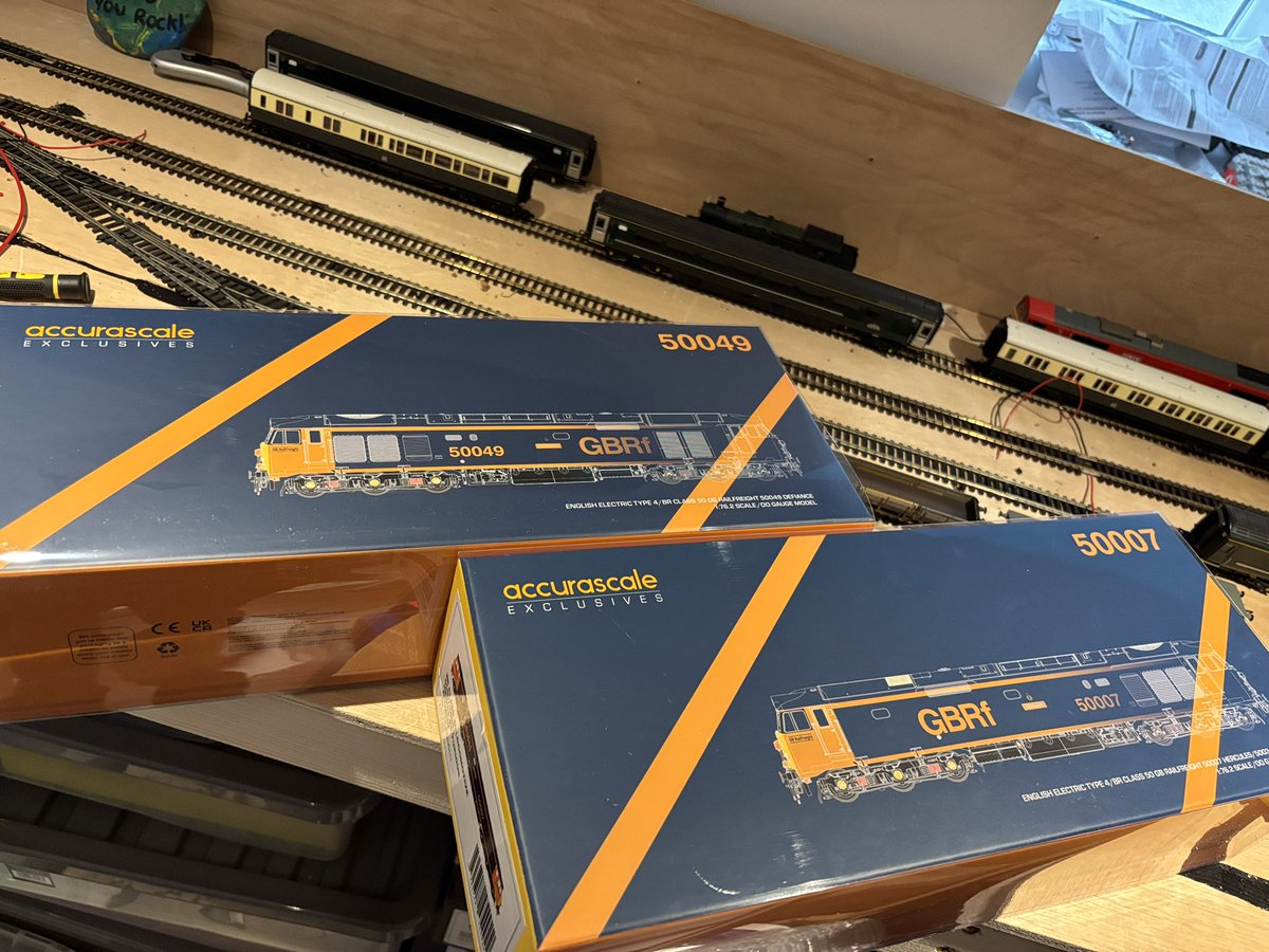 ViewParkside's tweet photo. New locos day 😁 https://t.co/Um15c6tRLy