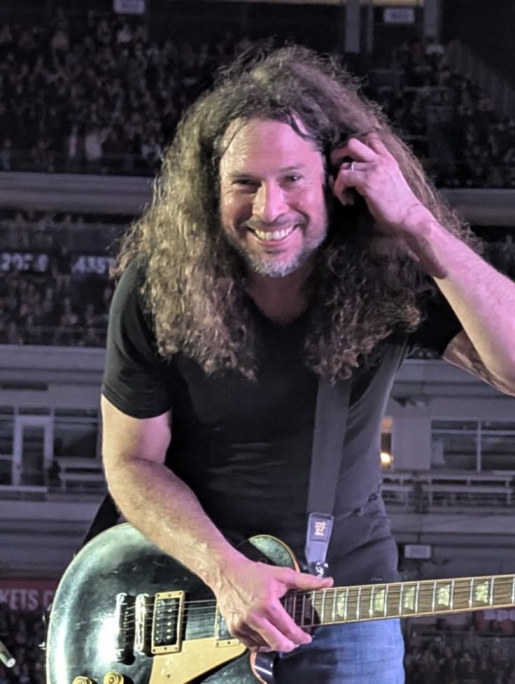 sprinklespit's tweet photo. If you say Ray Toro had a glow down you actually die and go to super hell https://t.co/SfoI8FtmI8