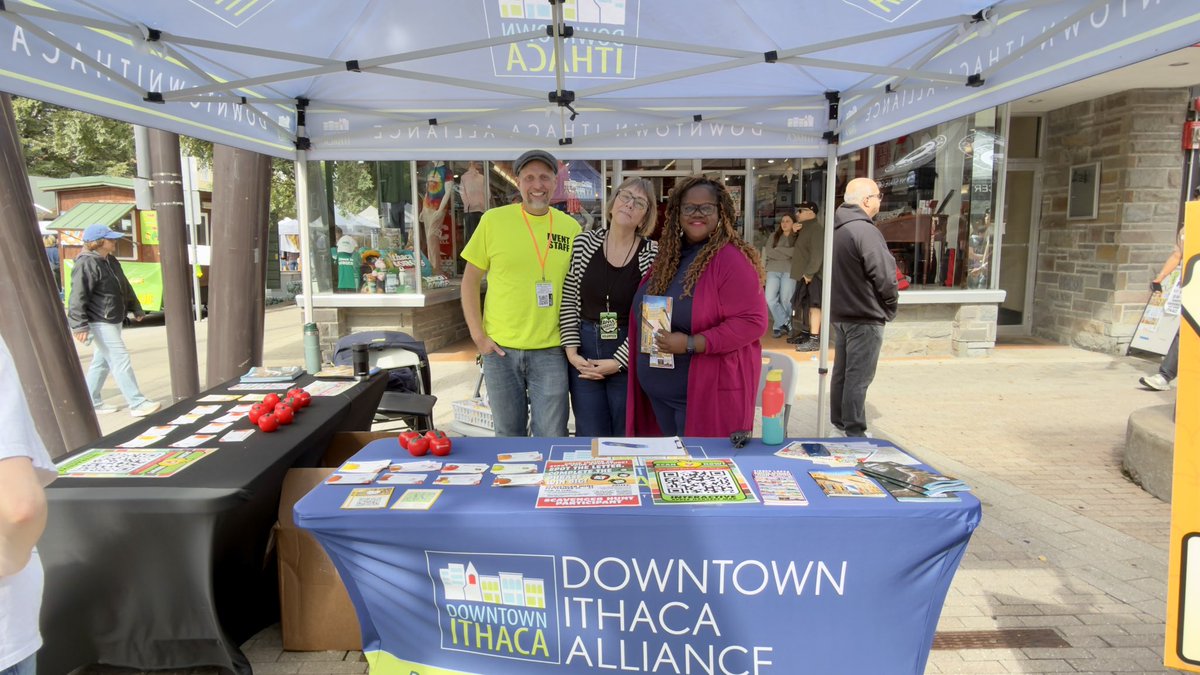 leawebbforny's tweet photo. The Apple Harvest Festival in Ithaca absolutely showed out this year. I had an amazing time visiting all of the local vendors and chatting with community members along the way. Thank you to all of the volunteers and people who make this annual event so great each year. https://t.co/MiH1NCcIjA