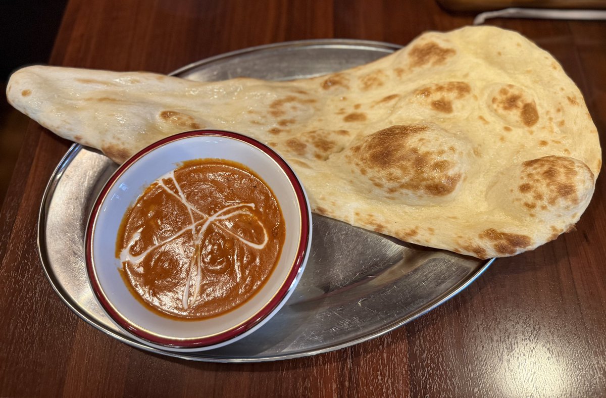 sena_setuna's tweet photo. 久しぶりに
ナン🫓とカレー🍛
マンゴー🥭ラッシー
美味かった😋 https://t.co/gvL0kksARy