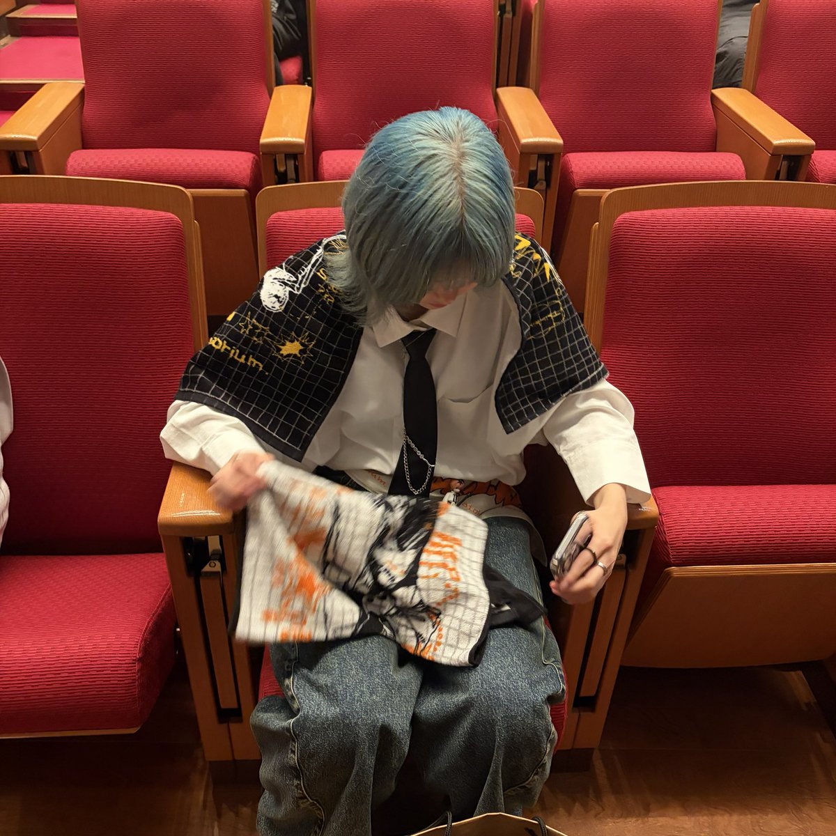 sn16_12's tweet photo. キーホルダー行進させてみました
可愛すぎてずっと見てられる(*ˊ˘ˋ*)

puppet辺りでで見事にギターが折れましたw

 #なとり_行進 https://t.co/IXacZuOFtc