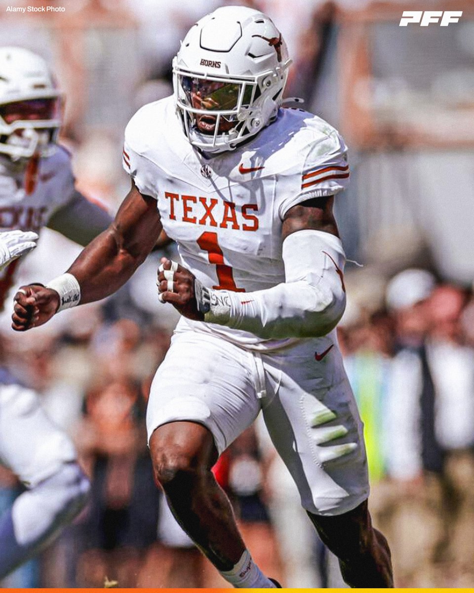 PFF_College's tweet photo. Texas EDGE Colin Simmons | Week 4 vs Tennessee:

🤘 5.0 Sacks
🤘 10 QB Pressures
🤘 91.3 Pass Rush Grade

@TexasFootball https://t.co/bysa0UAJvD