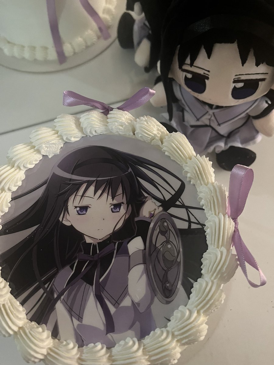 user01012410's tweet photo. meu bolo de aniversário nao poderia ter sido diferente ^^ https://t.co/DlFnBYiqrk