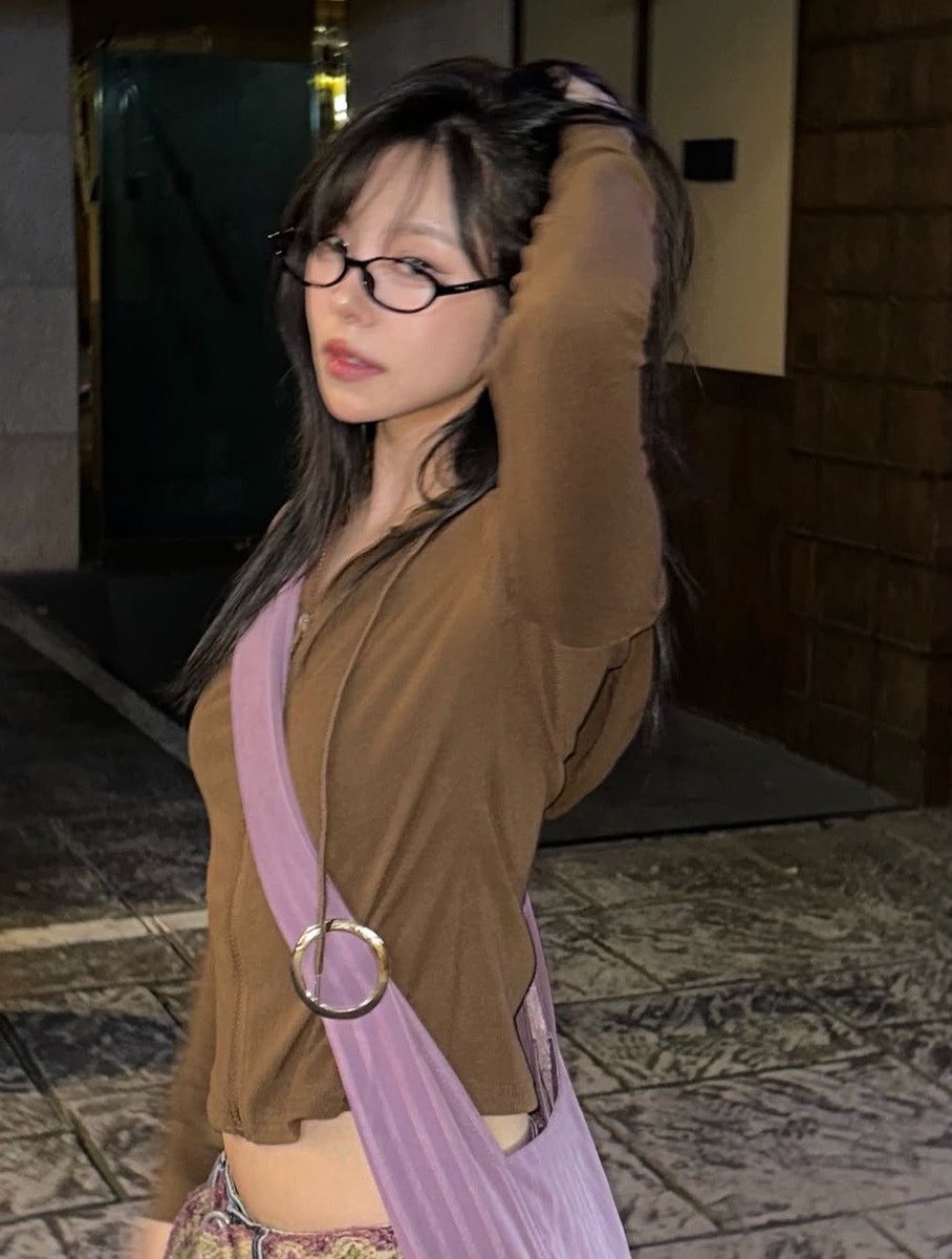 coldsdol's tweet photo. obsessed with her https://t.co/KxF0vPuPcY