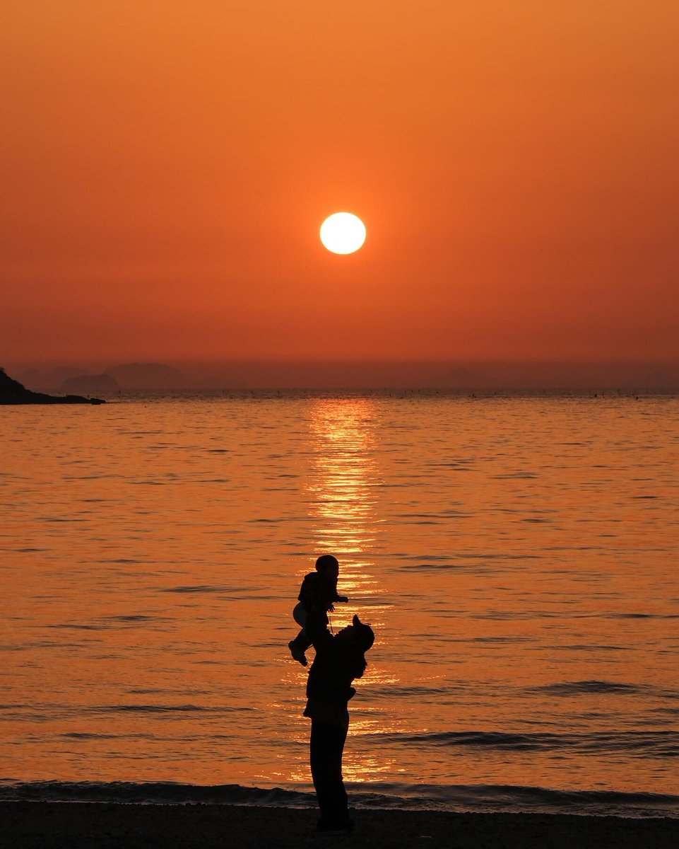 LaciWhittynt's tweet photo. With a breathtaking sunset, I finally lived out a moment I had imagined: with my father and my sons. It was a deeply grateful day. https://t.co/CHCUuLRYsa