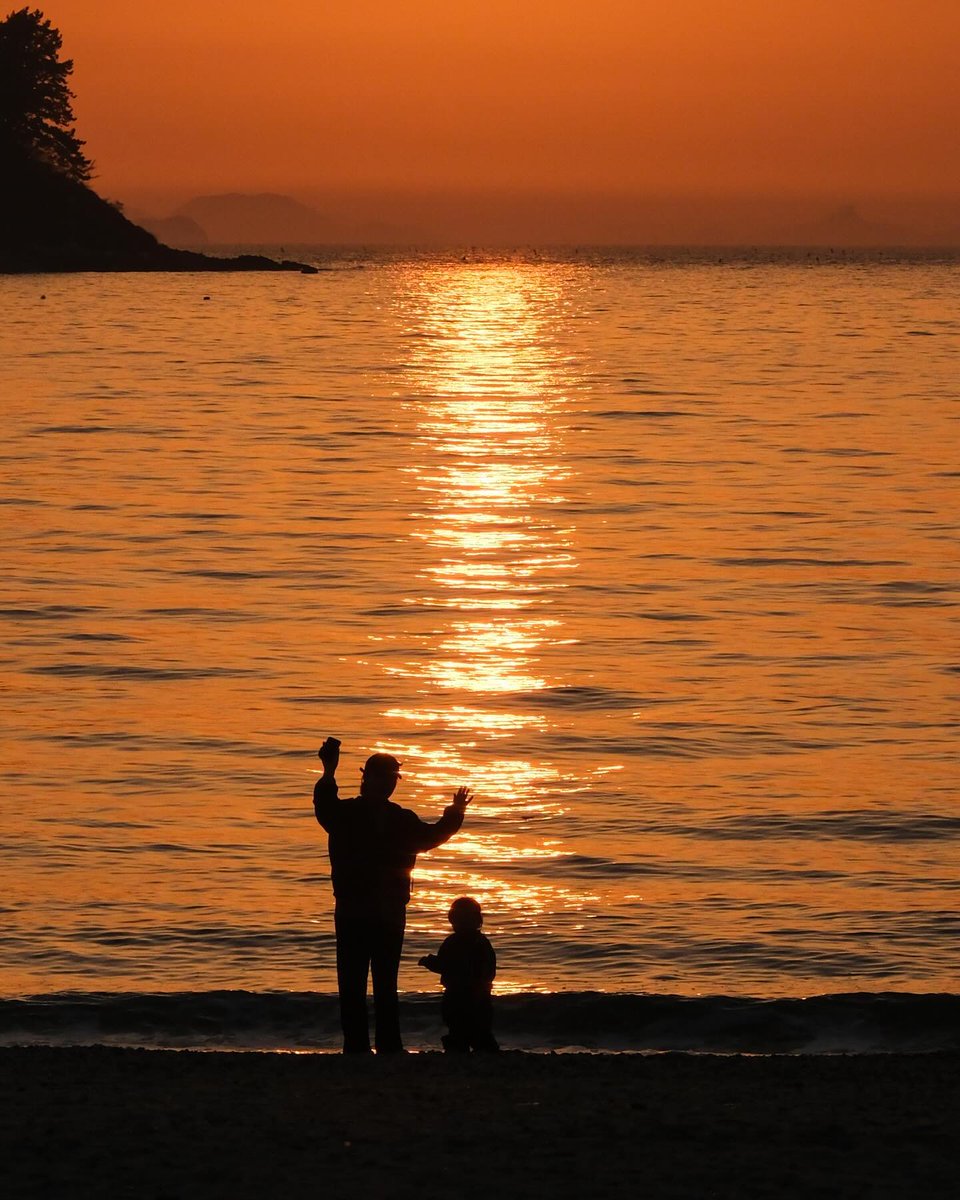 LaciWhittynt's tweet photo. With a breathtaking sunset, I finally lived out a moment I had imagined: with my father and my sons. It was a deeply grateful day. https://t.co/CHCUuLRYsa