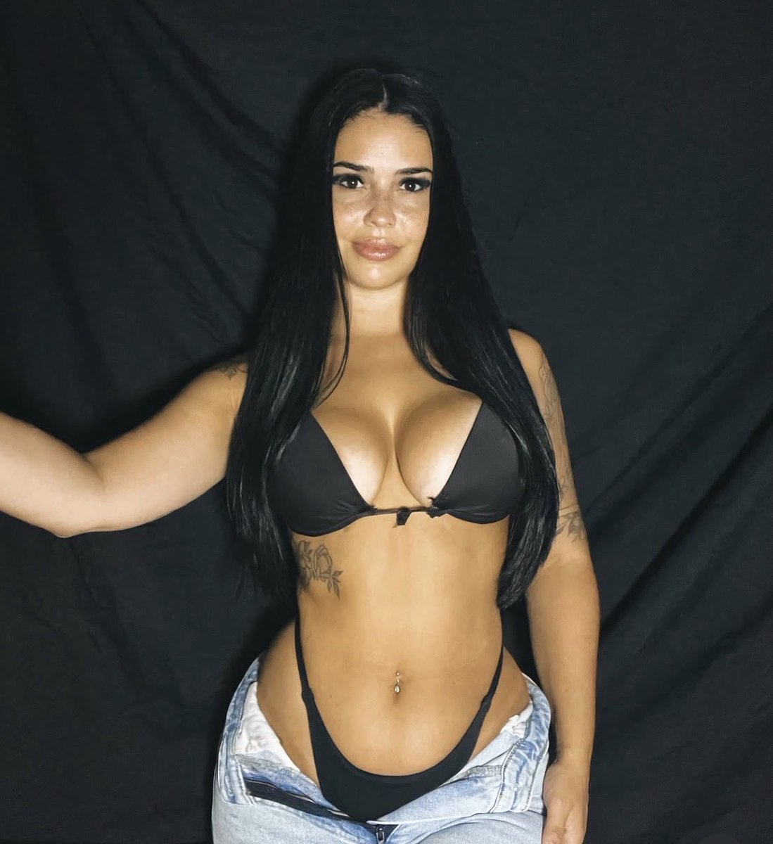 AlisonTheBaddie's tweet photo. Digicam from last week 🥰 #nsfwtwt #latina #payme https://t.co/2cYMIWEfaw