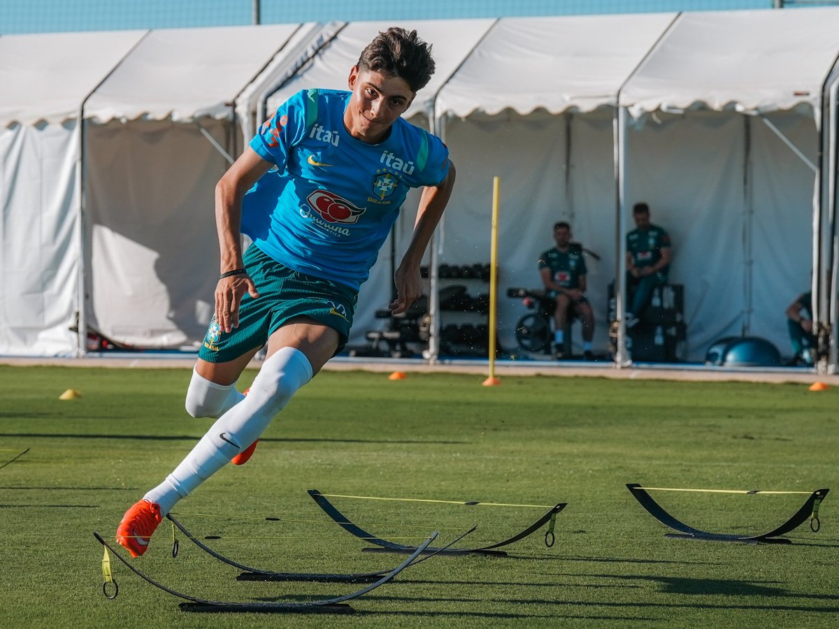 PinatarArena's tweet photo. 🇧🇷⚽️ Últimos retoques antes de su primer encuentro en los campos de Pinatar Arena.
Brasil Sub-20 completa su preparación en La Torre Golf antes de enfrentarse mañana a Dinamarca Sub-20, a las 18:00 h. 🏟️
🎟️ Entrada gratuita. ¡Os esperamos a todos!
#PinatarArena #BrasilSub20 https://t.co/gzyAGRWlXx