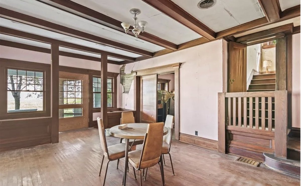 oldhouseunder50's tweet photo. 7/2 Diamond in the Rough c.1903 #Illinois #TimeCapsule on 1.75 #Acres$55K. @oldhousesunder50k
https://t.co/uliGwYgsih https://t.co/S4wlq7D0U9