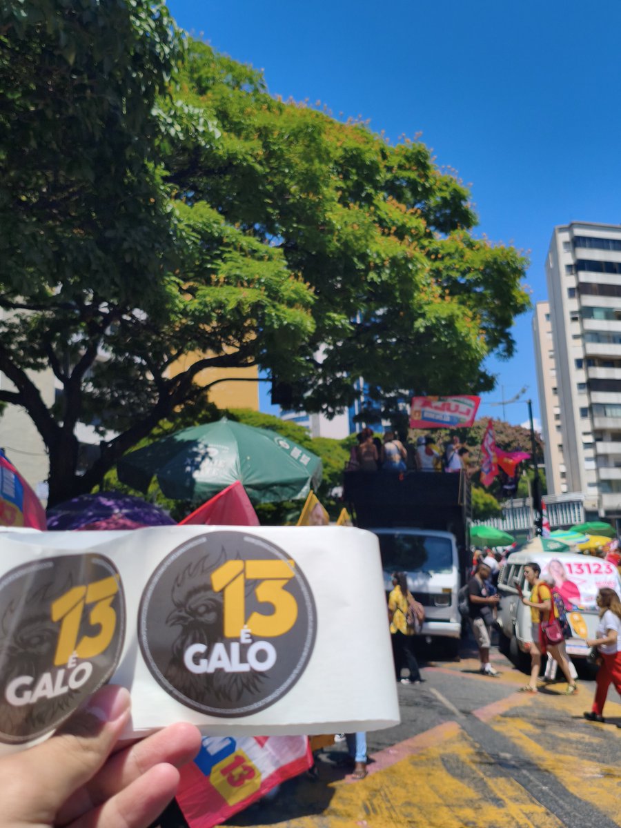 alohaTeus's tweet photo. Ato Pró lula e Patrus na Raul Soares e cheio de camisa do Galo, n tem uma camisa do rival, q doidera mlk https://t.co/MhO7RY86xc
