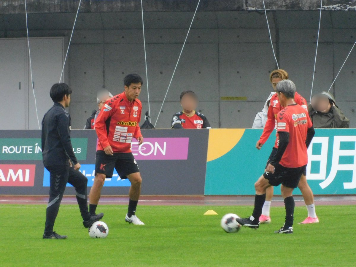 farbe_1917's tweet photo. ウォーミングアップ
vs長野パルセイロ

#吉丸絢梓 選手
.
#三浦知良 選手
.
#奥田晃也 選手
.
#千葉虎士 選手
.

#福島ユナイテッド https://t.co/3ngcynuHy4