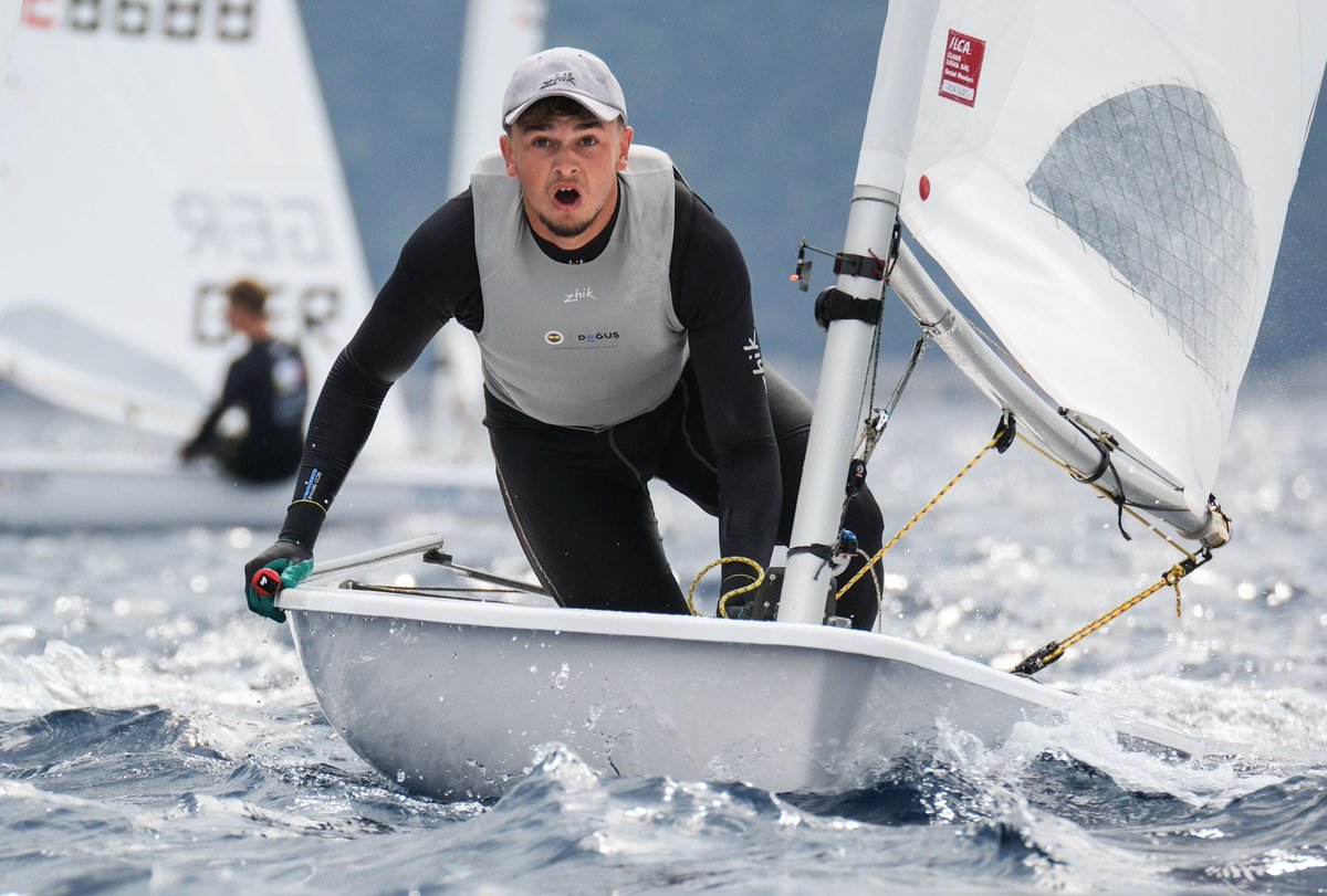 TurkiyeYelken's tweet photo. ⛵ EurILCA Europa Cup’ta Son Gün Yarışlarından Kareler

B.B. Bodrumspor Kulübü ev sahipliğinde 24–27 Eylül tarihleri arasında Bodrum’da düzenlenen EurILCA Europa Cup, son gün gerçekleştirilen yarışların ardından tamamlandı. 🌊

🌍 13 ülkeden 145 sporcunun katıldığı organizasyonda ILCA 4, ILCA 6 ve ILCA 7 sınıflarında dört gün boyunca mücadele gerçekleştirildi.

📸 EurILCA Europa Cup’ın son gün yarışlarından kareler. ⛵

🏆 Gerçekleştirilecek ödül töreninin ardından organizasyon sona erecek.

#gençlikvesporbakanlığı #gsb #tyf #türkiyeyelkenfederasyonu #yelken