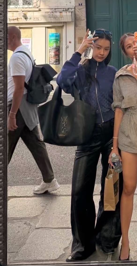 mlurminesun's tweet photo. จั๊นชอบชีใส่กางเกงตุวนิ้จริงๆ 😳

PFWSS27 CALLING MILK PANSA
#YSLxMilkPansa
#MilkPansa
#SaintLaurentSS27
#PFW #YSL https://t.co/bRueqod1cH